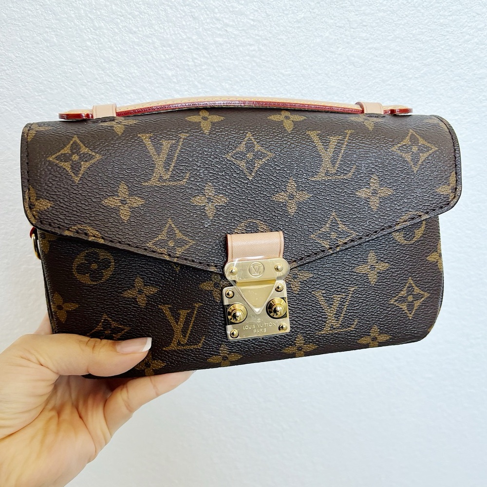 Louis Vuitton Pochette Metis East West
